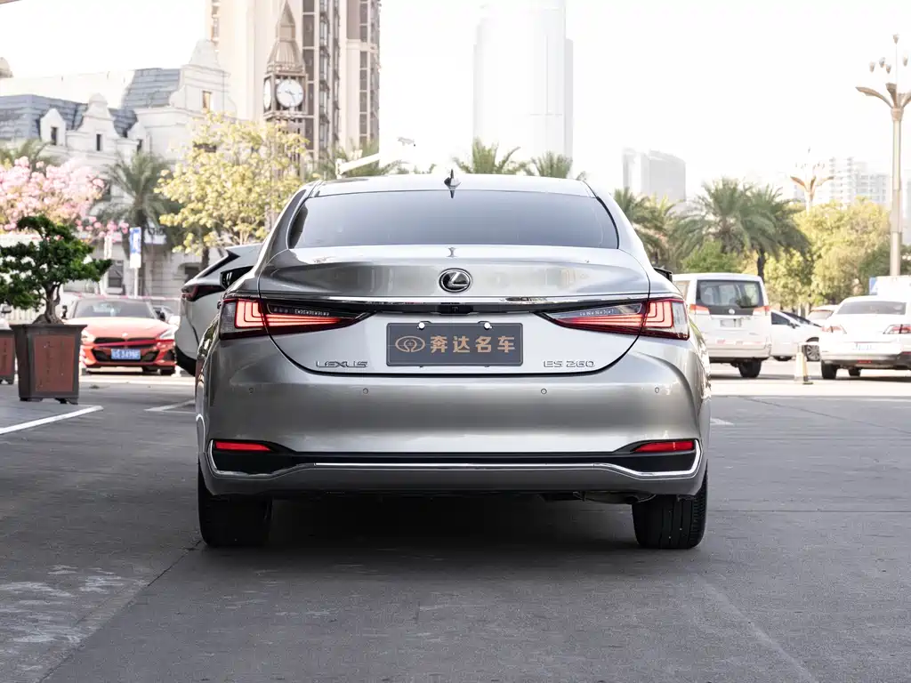 Lexus ES 2024