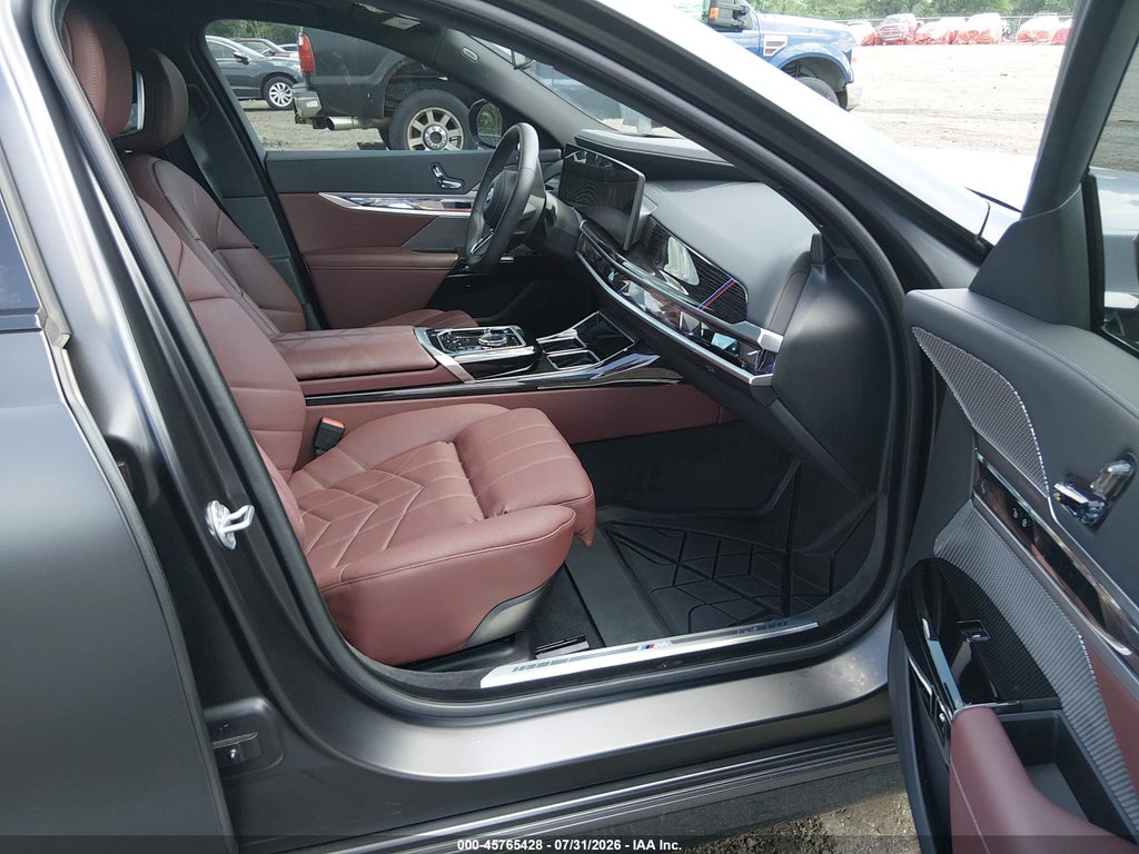 BMW i7 2025