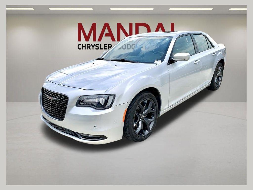 Chrysler 300 2021