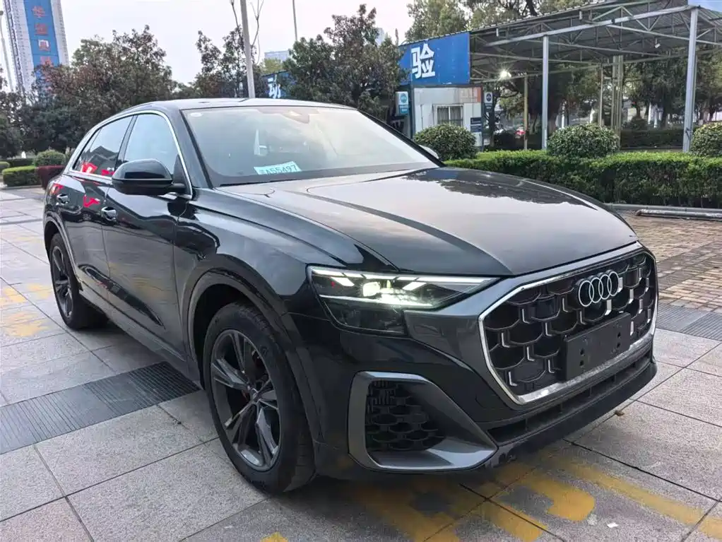 Audi Q8 2025