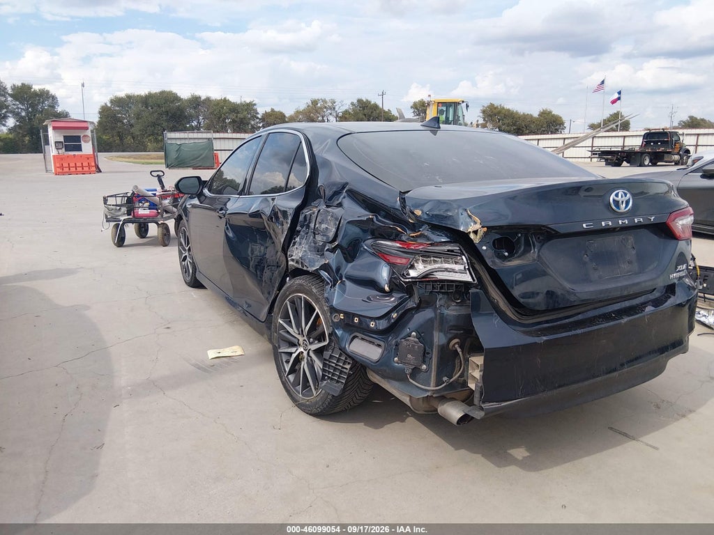 Toyota Camry 2021