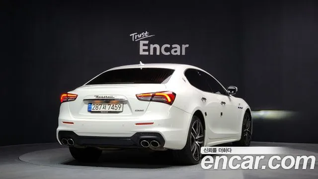 Maserati Ghibli 2021