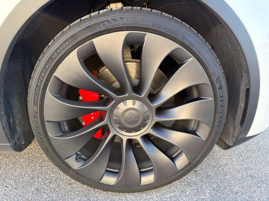 Tesla Model Y 2024