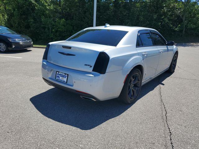 Chrysler 300 2022