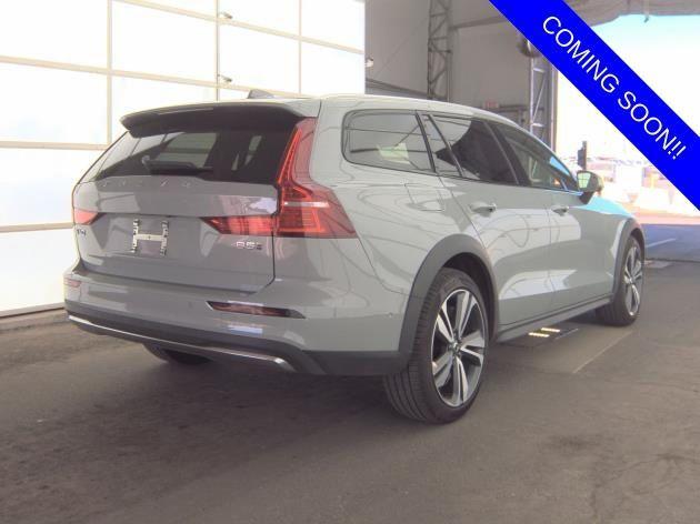 Volvo V60 Cross Country 2025