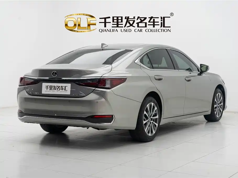 Lexus ES 2024