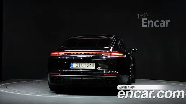Porsche Panamera 2021