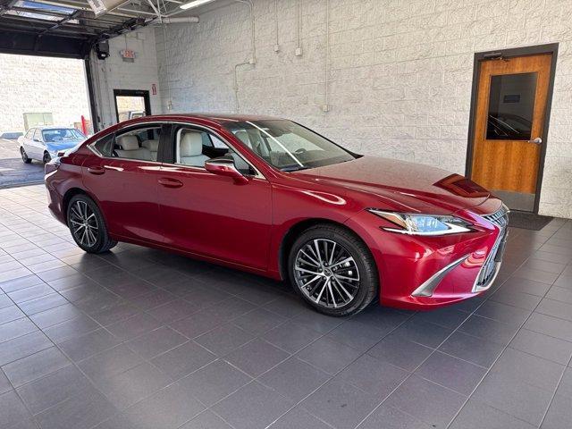 Lexus ES 2025