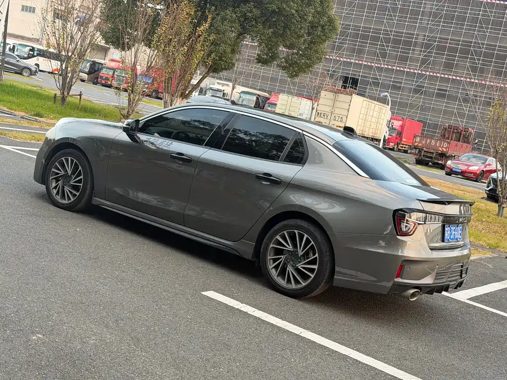 Lynk & Co 03 2022