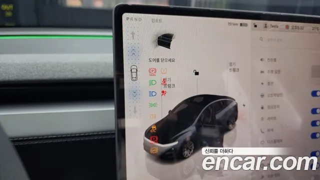 Tesla Model Y 2025