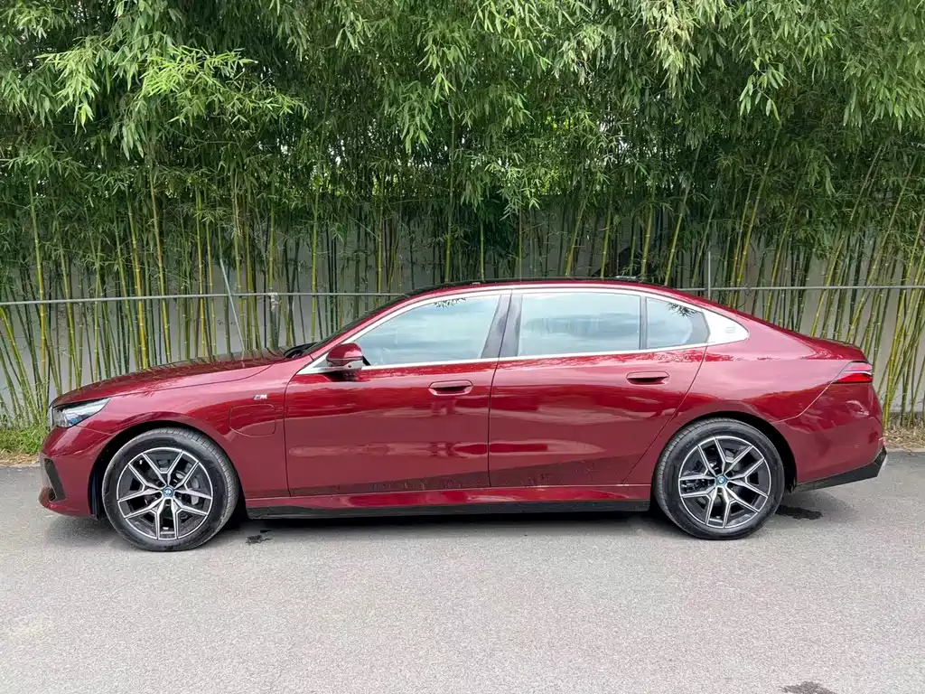 BMW i5 2024