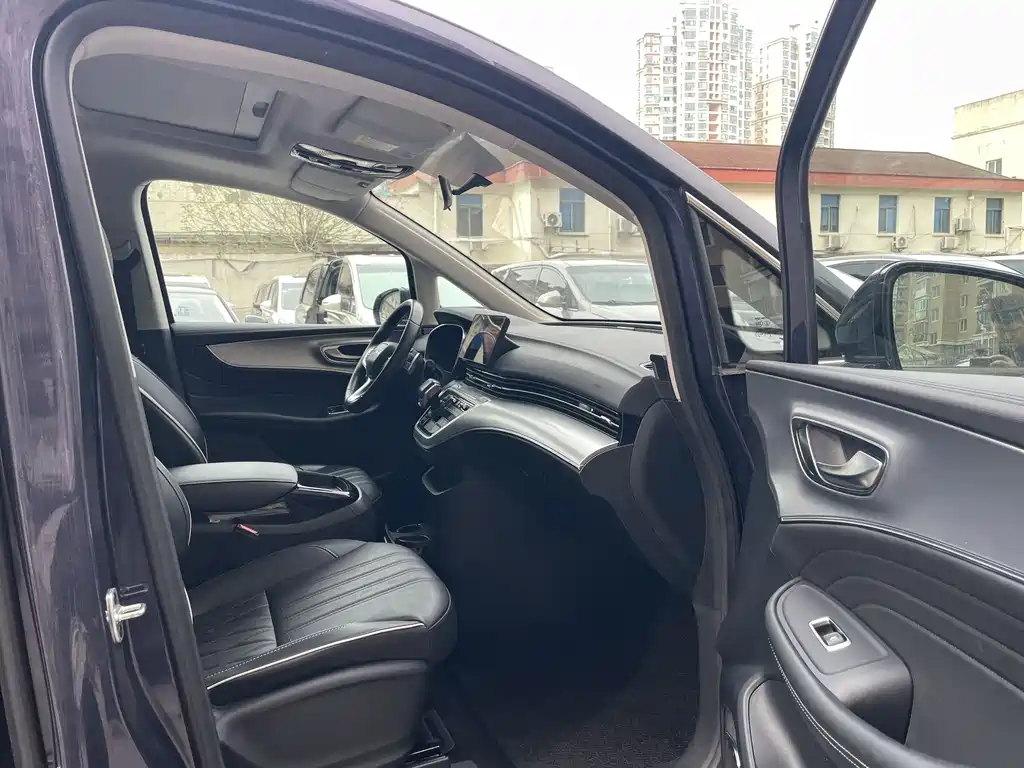 Roewe iMAX8 2022