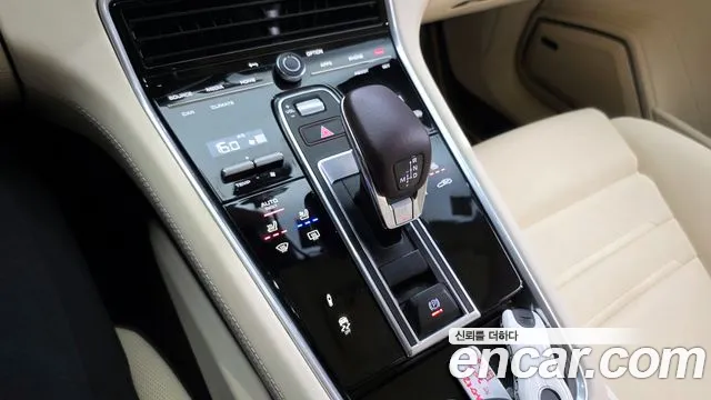 Porsche Panamera 2023