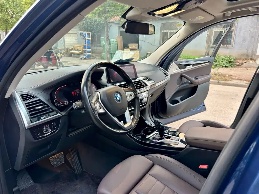 BMW iX3 2021