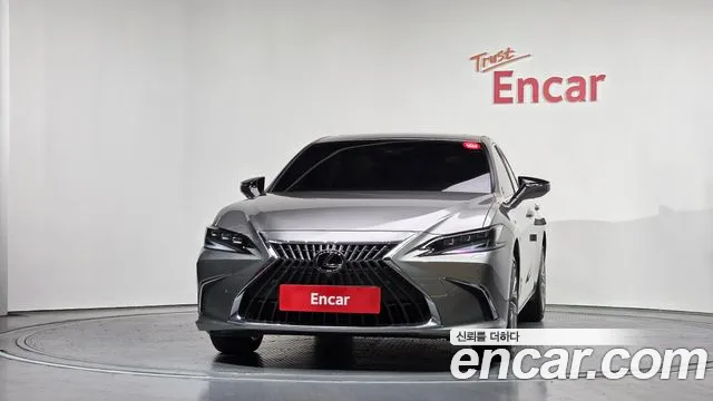 Lexus ES 2022