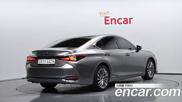 Lexus ES 2021