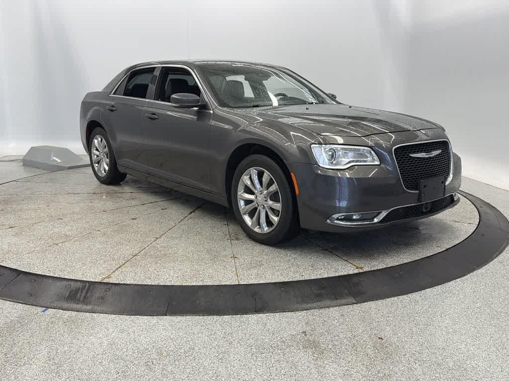 Chrysler 300 2021