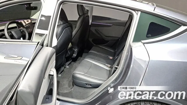 Tesla Model Y 2025