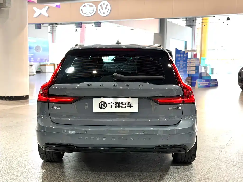 Volvo V90 2022
