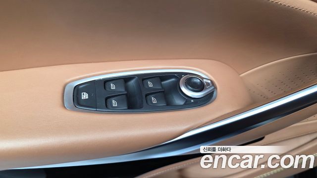 Aston Martin DBX 2023