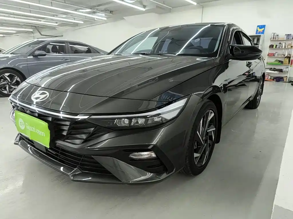 Hyundai Elantra 2025