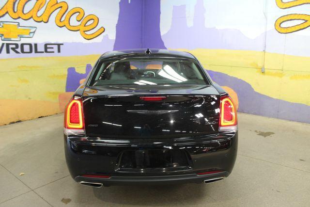 Chrysler 300 2023