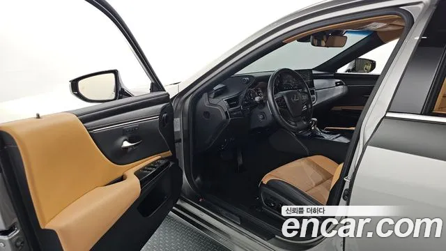 Lexus ES 2023