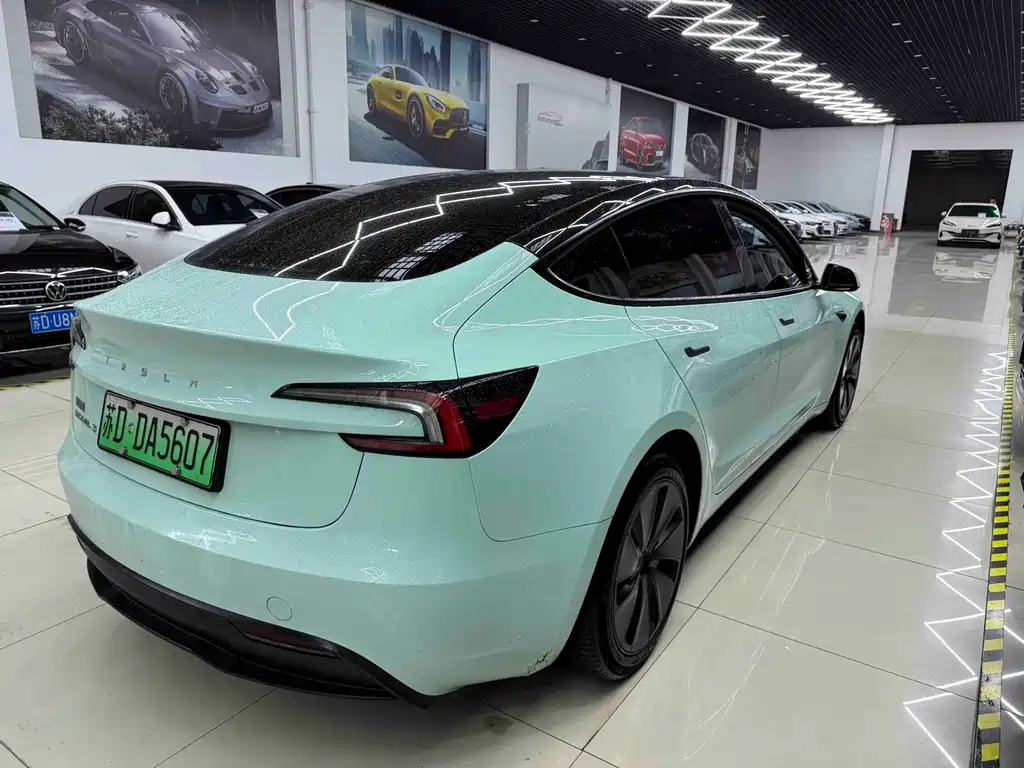 Tesla Model 3 2024