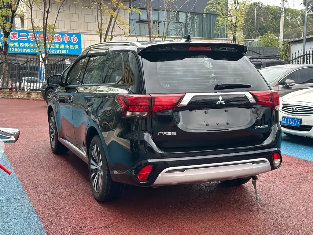 Mitsubishi Outlander 2021