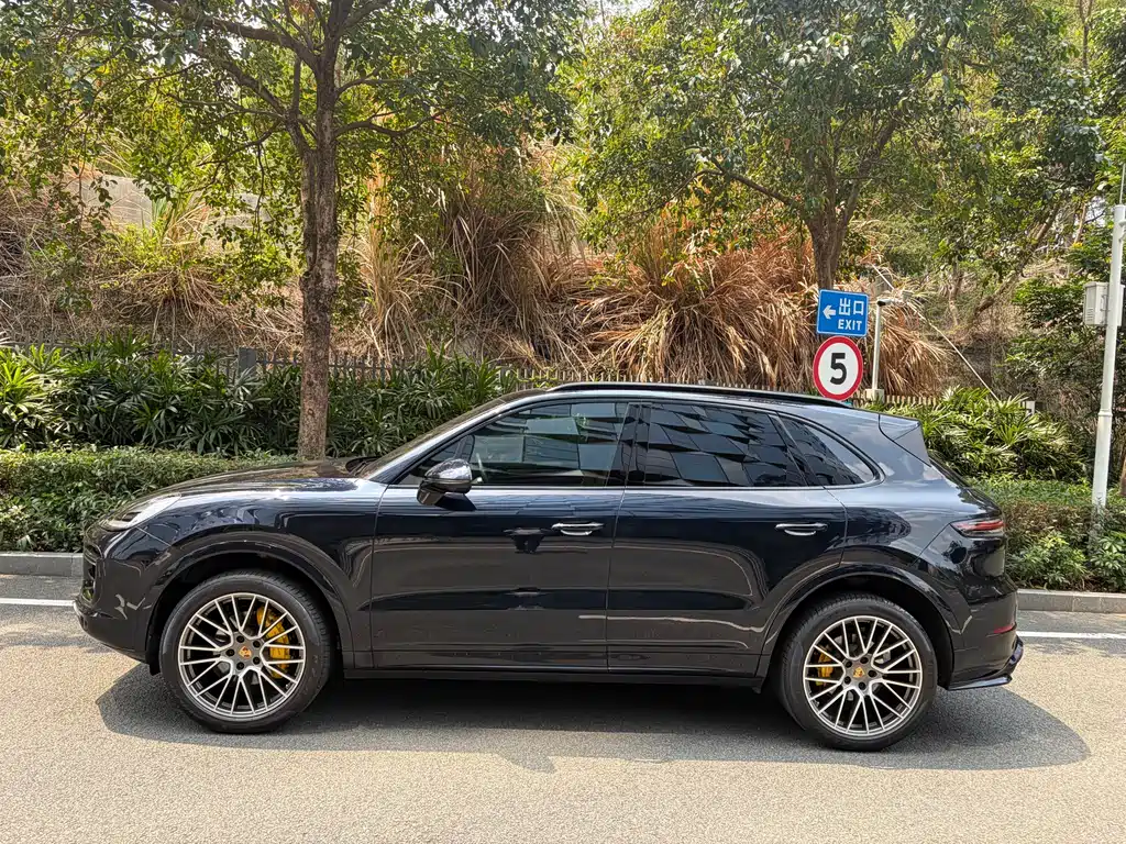 Porsche Cayenne 2023
