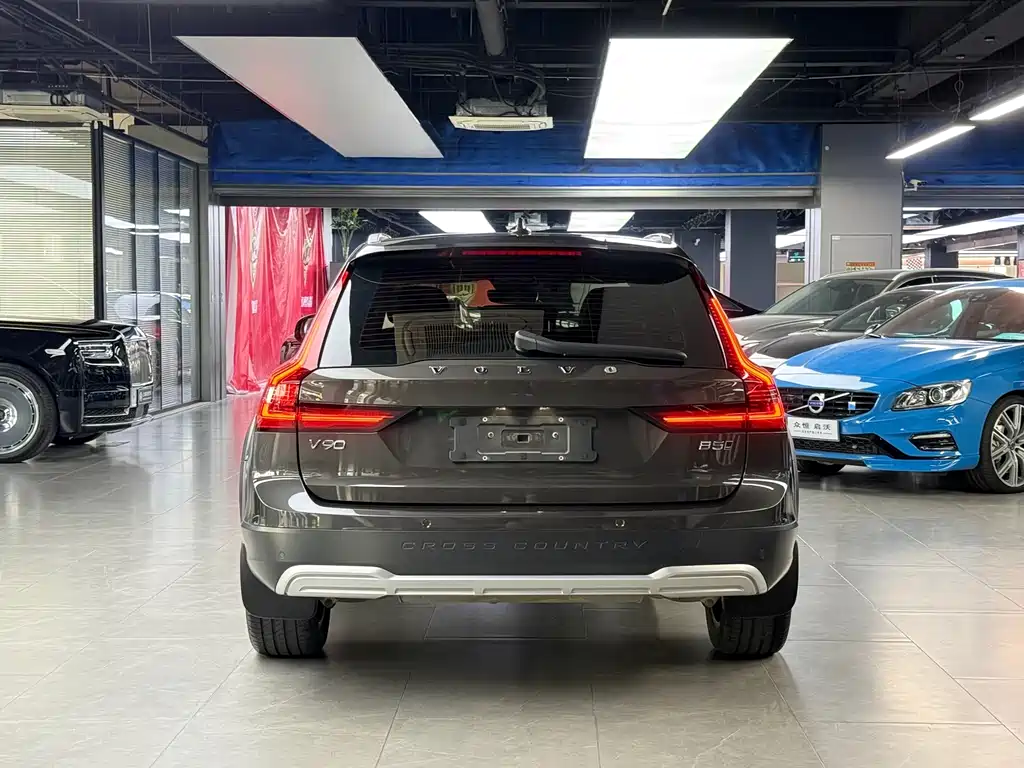 Volvo V90 2024