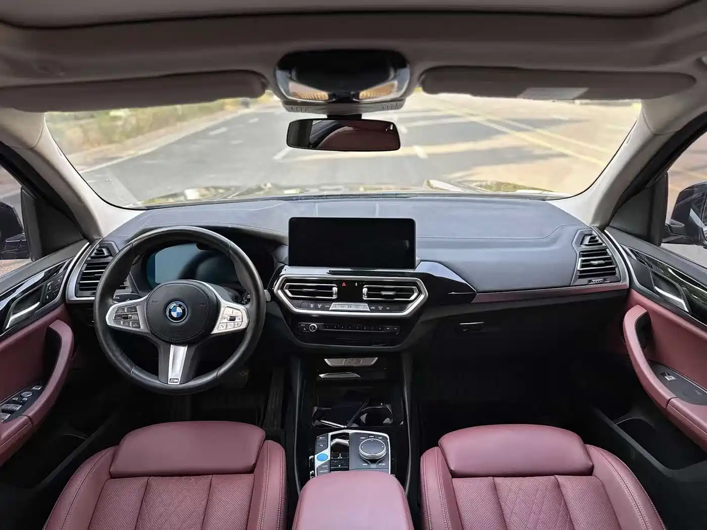 BMW iX3 2025