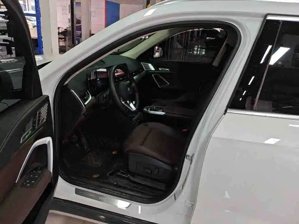 BMW iX1 2024