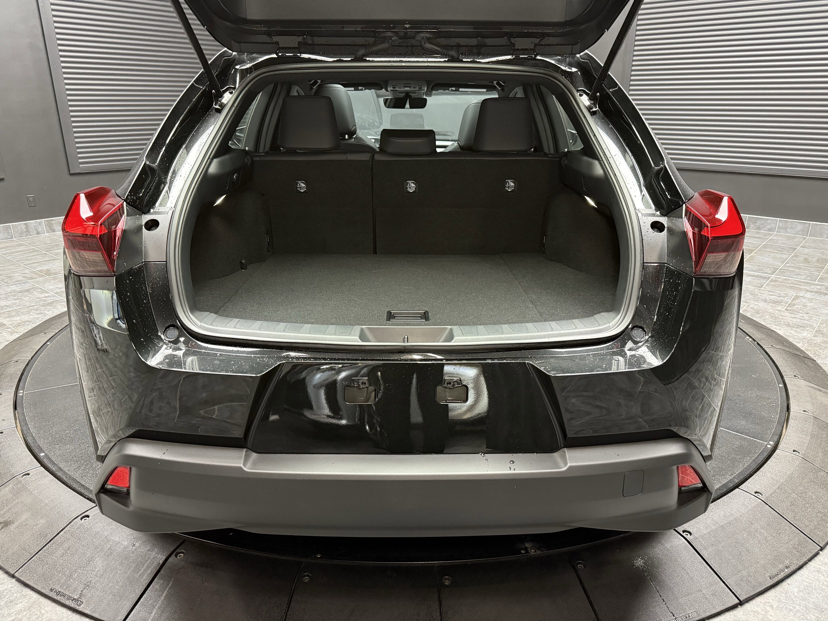 Lexus UX 2025