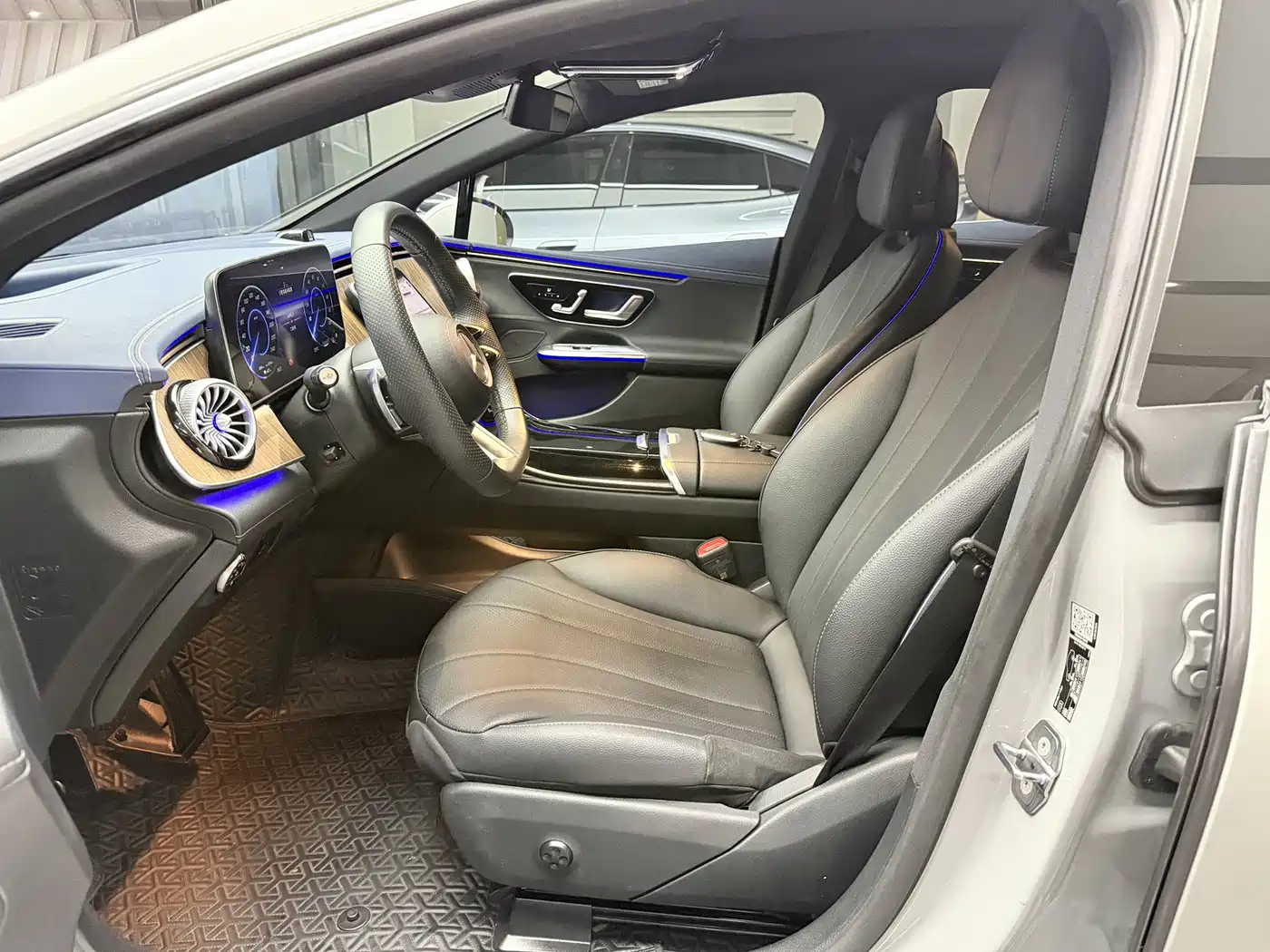 Mercedes-Benz EQE 2024