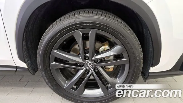 Lexus NX 2024