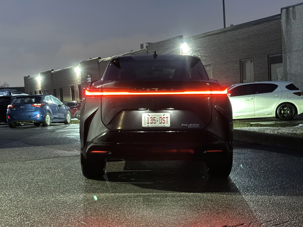 Lexus RZ 2023