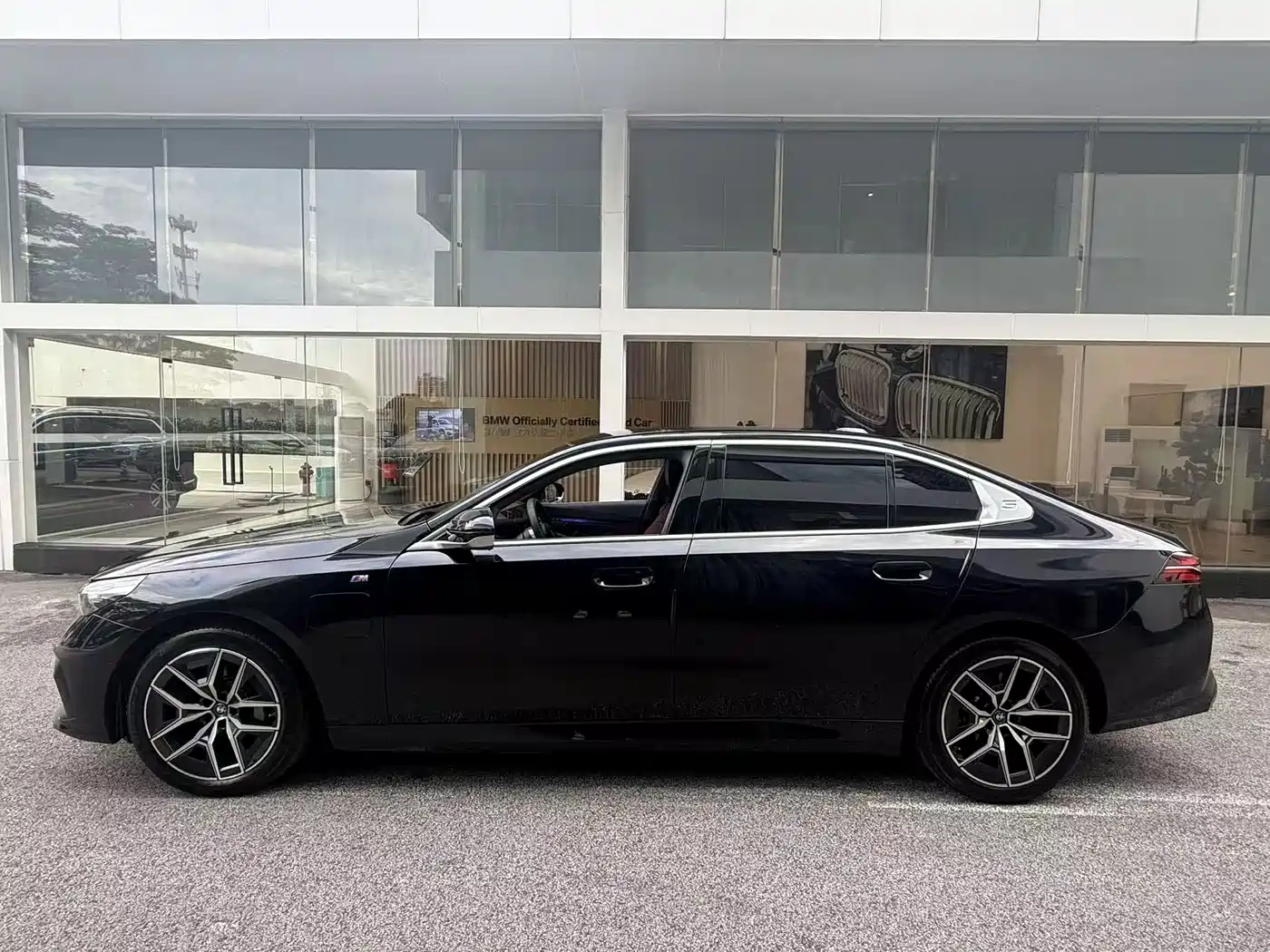 BMW i5 2024
