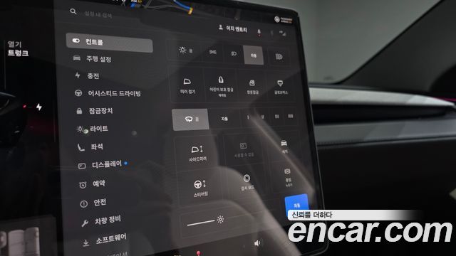 Tesla Model Y 2025