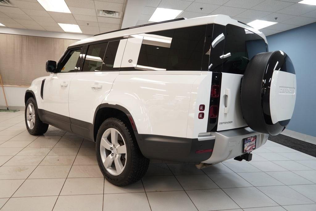 Land Rover Defender 2024