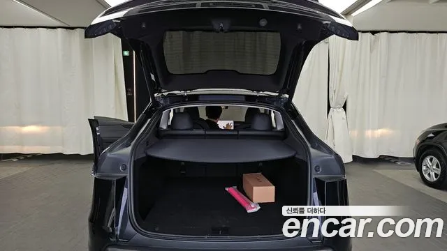 Tesla Model Y 2025