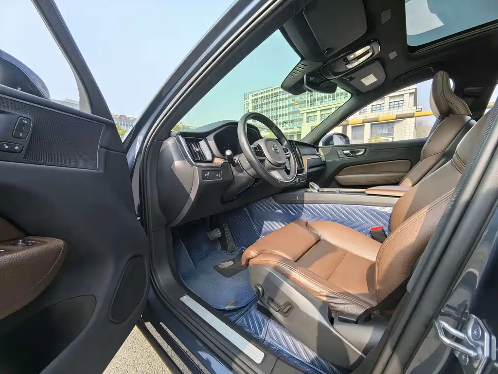Volvo XC60 2022