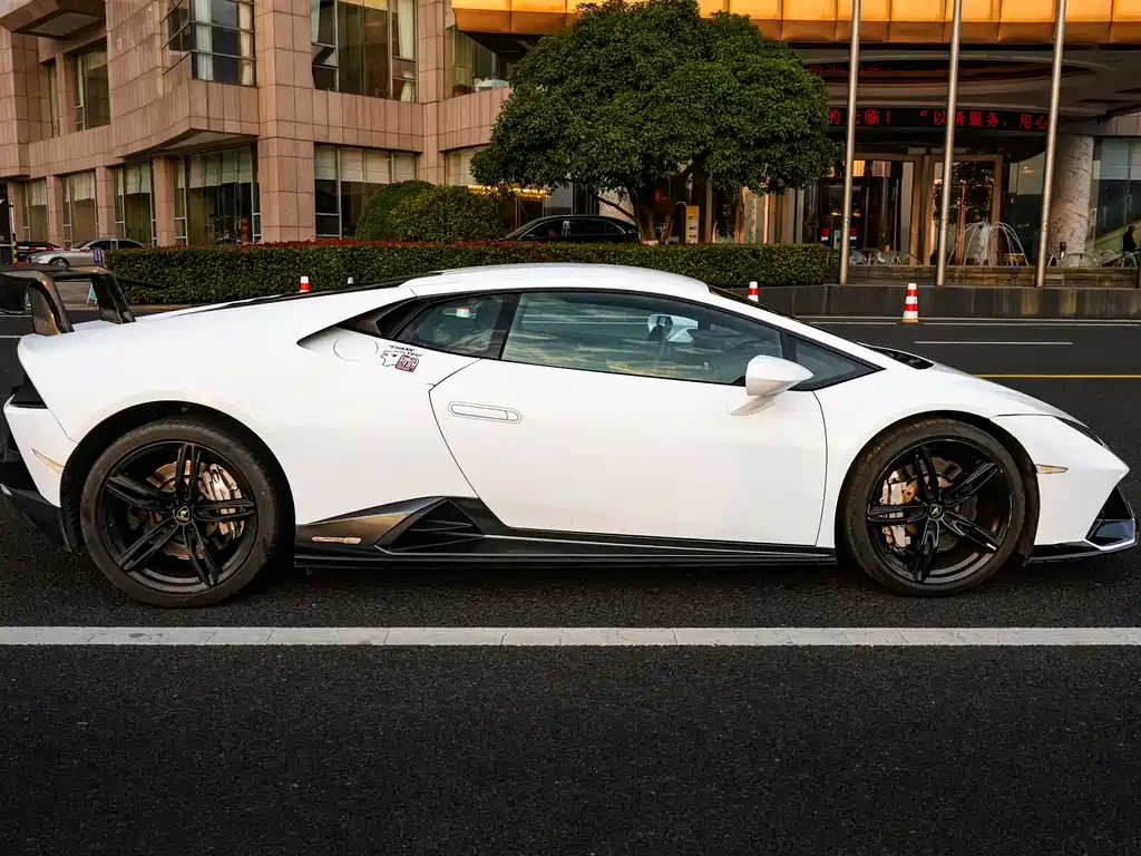 Lamborghini Huracán 2021
