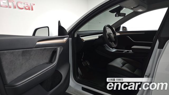 Tesla Model Y 2024