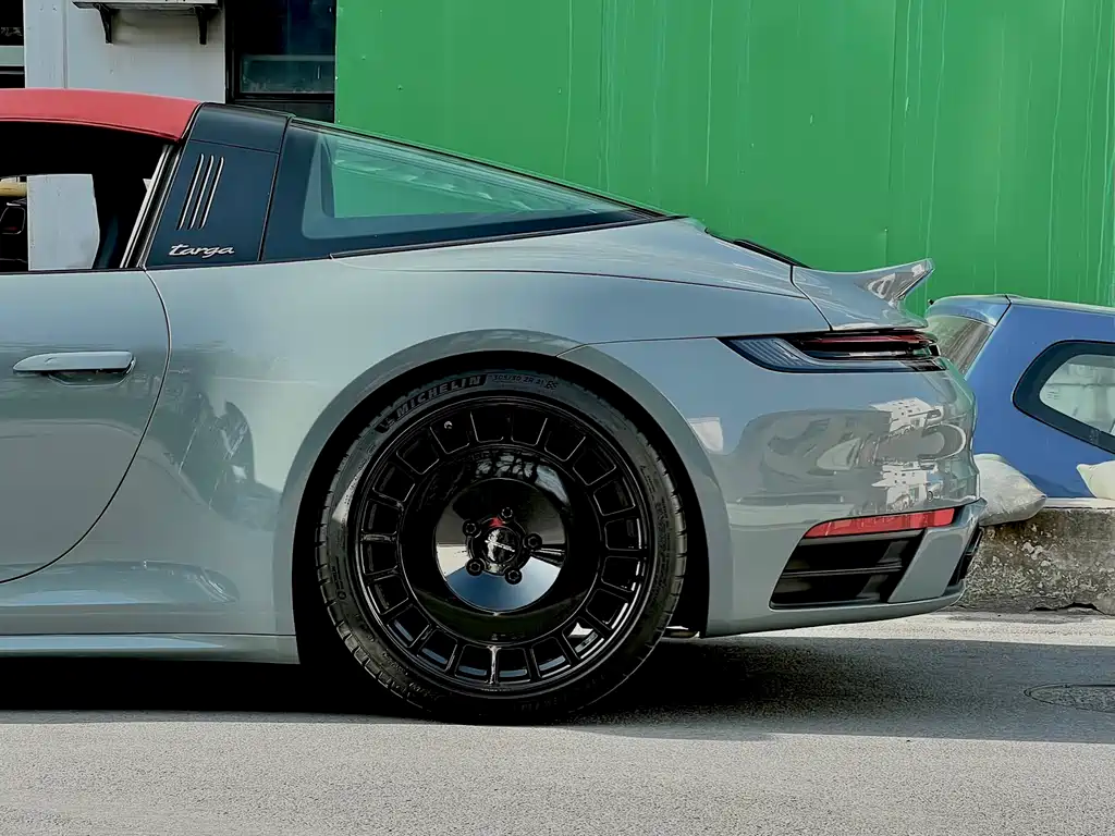 Porsche 911 2023