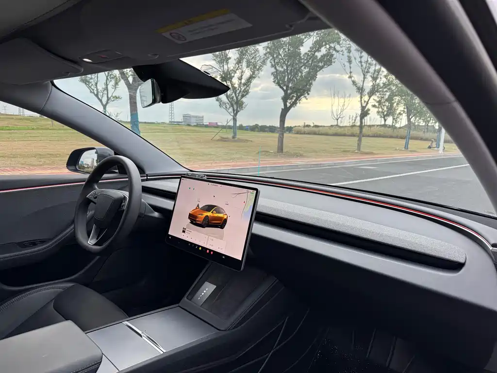 Tesla Model 3 2024