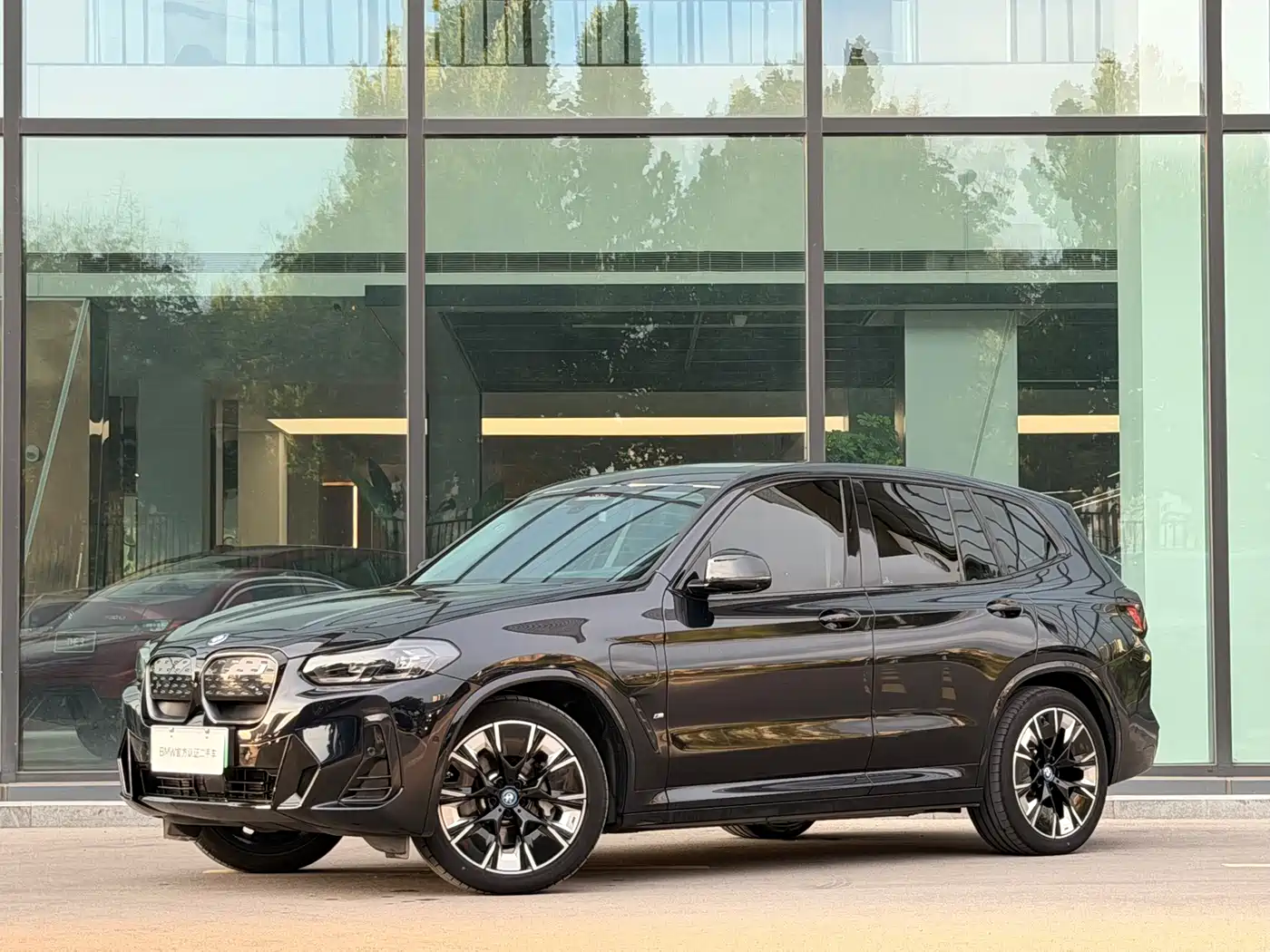 BMW iX3 2025