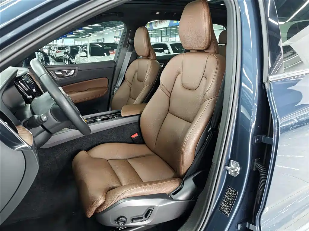 Volvo XC60 2022