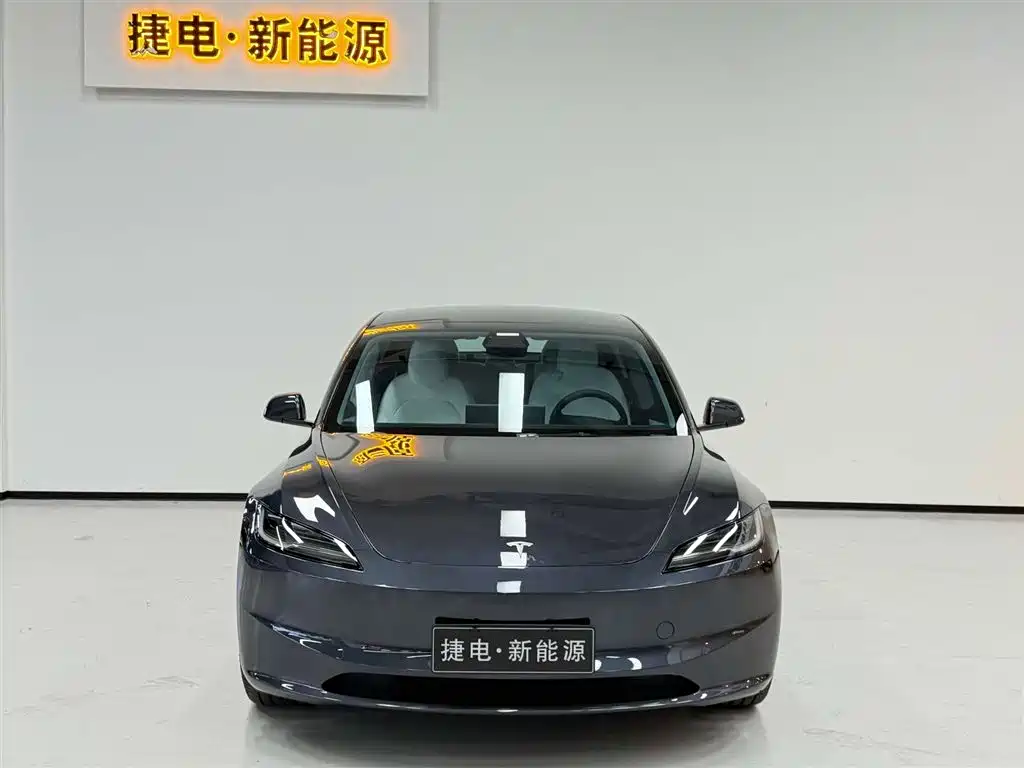 Tesla Model 3 2024