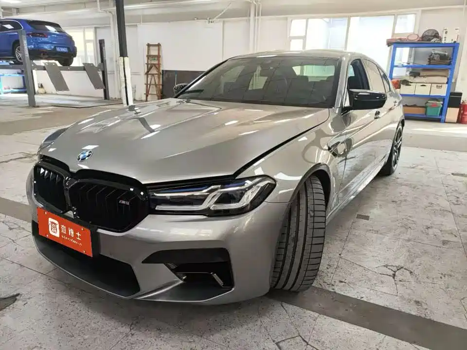 BMW M5 2022